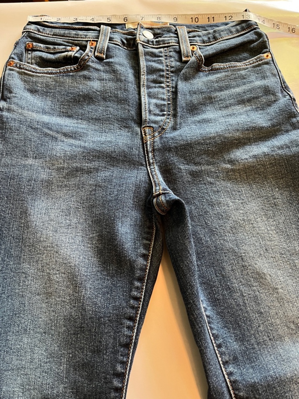 Levi’s Wedgie Straight High Rise Size 28 - Picture 4 of 16
